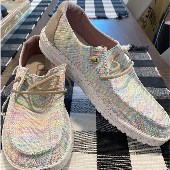 Hey Dudes! - Picture 1 of 7